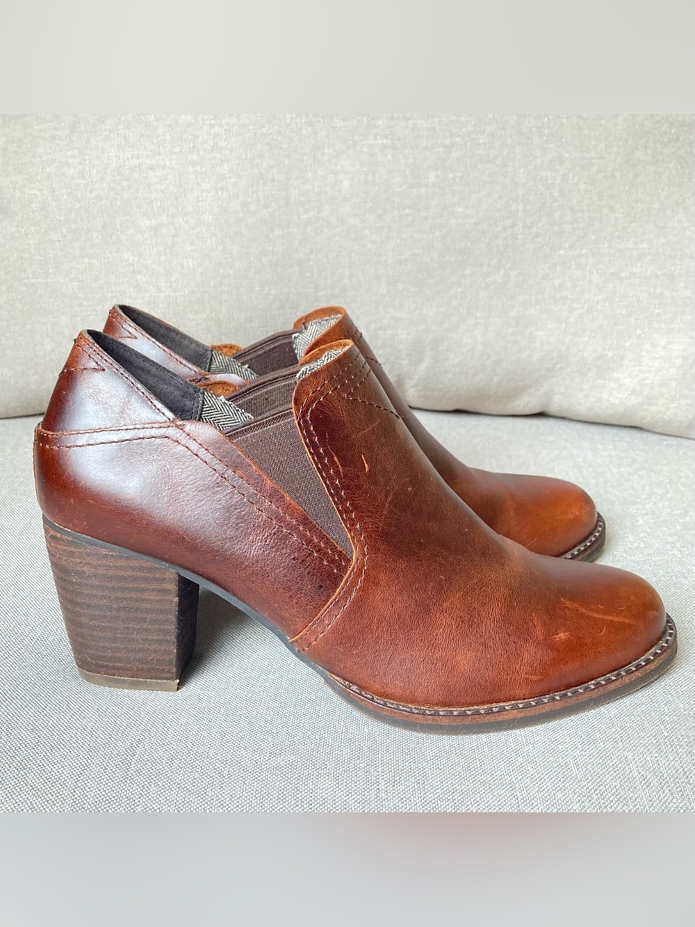 CAT Caterpillar Cognac Leather Booties Block Heel Slip On Ankle Boots Size 9W